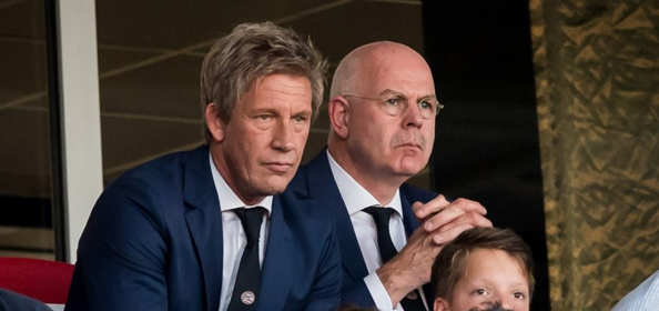 Foto: Brands geeft uitleg bij komst De Jong: “Een sympathieke Ajax-speler”