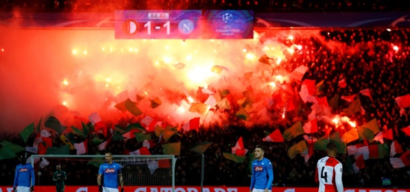Foto: Napoli-supporters willen wat zeggen over Feyenoord-publiek