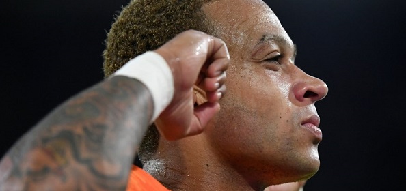 Foto: Oranje-fans hekelen Memphis: “Wees eens gewoon blij man”
