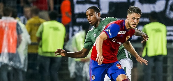 Foto: PSV-captain Rosario wijst naar teamgenoten: ‘Dat is het grote probleem’