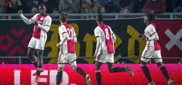 Foto: Ajax-fans in shock door bizar gerucht: ‘Doe het niet’
