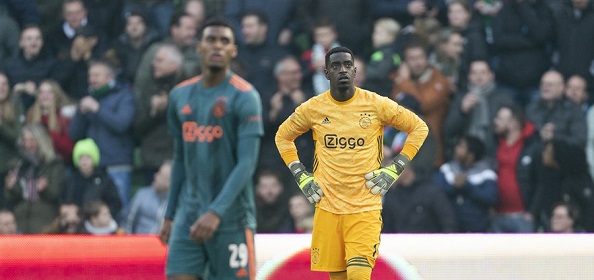 Foto: Ajax-fans gaan massaal los op Ajacied: ‘Nooit meer opstellen’