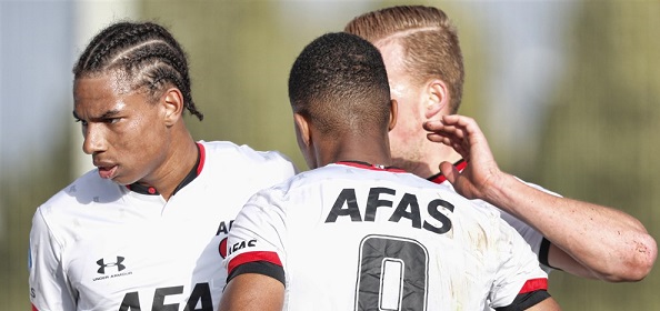 Foto: AZ communiceert duidelijke boodschap met ‘concurrent’ Ajax