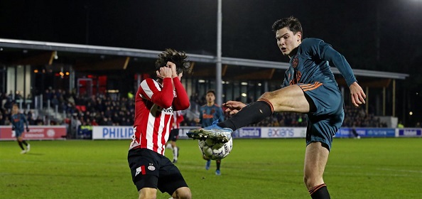 Foto: Jong Ajax grijpt naast koppositie door remise tegen Jong PSV