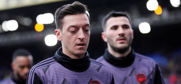 Foto: Emery kraakt Özil: ‘Hij kwam gewoon niet opdagen’