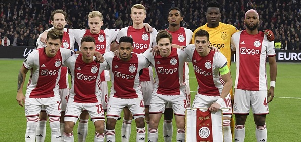 Foto: Kijkers Ajax-Getafe gaan los op Ajacied: “Wat heeft hij geslikt?”