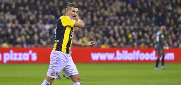 Foto: Vitesse-spelers worden afgebeuld: ‘Is hij nog wel goed?’