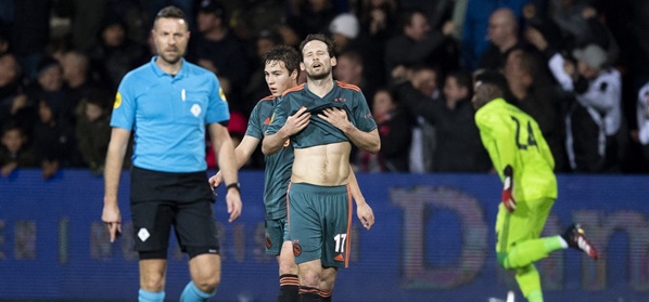 Foto: Ajax-fans woedend na debacle: ‘Waar is hij mee bezig?’