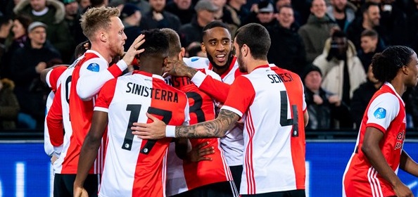Foto: Kijkers Feyenoord – FC Emmen woest: “Laffe hond!”