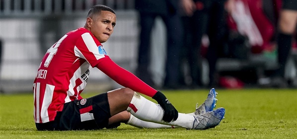 Foto: Fakkelzee verrast PSV’ers: “Gutiérrez kwam trillend de bus uit”