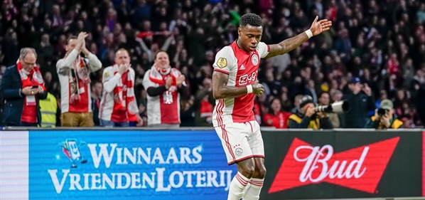 Foto: Ajax heeft aan één helft genoeg tegen tandeloos PSV