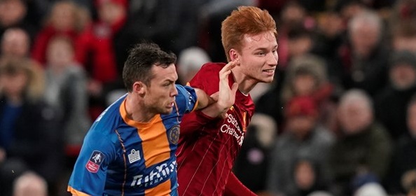 Foto: Liverpool-speler ziet 16-jarig broertje debuteren in Eredivisie