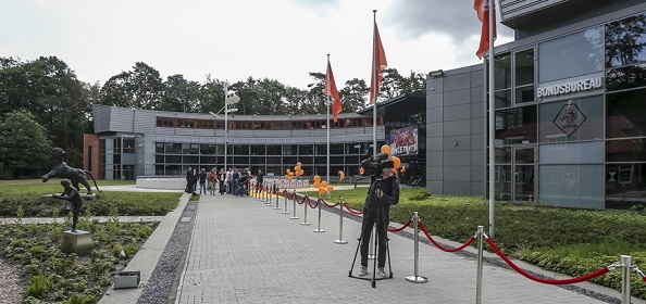 Foto: KNVB: ‘Betaald voetbal gaat door bij totale lockdown’