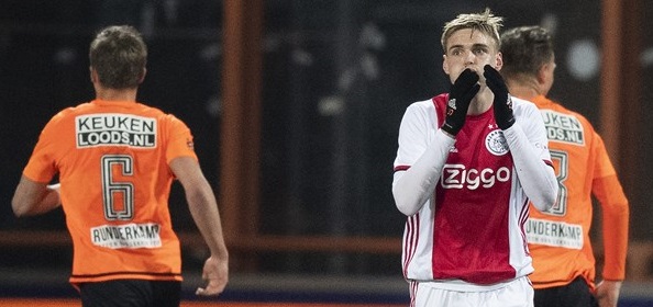 Foto: Volendam vloert Ajax-talenten, Jong PSV onderuit door bizarre eigen goal