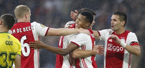 Foto: Stress bij Ajax-fans na tweet: ‘Nog steeds niet’