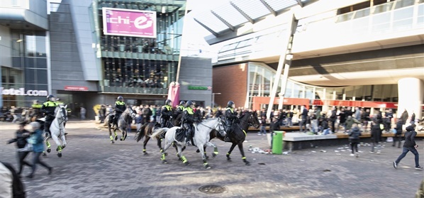 Foto: Ook politie keert zich tegen Eredivisie-hervatting: ‘Ook zonder publiek’