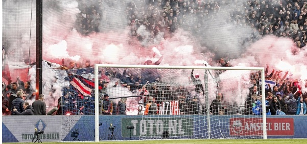 Foto: Willem II-fans vieren Europees ticket op bijzondere wijze (?)