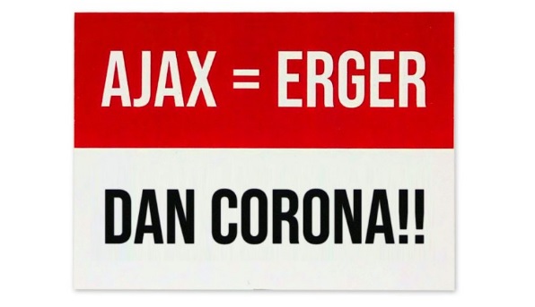 Foto: Walgelijke stickers over Ajax en Corona gespot: gemeente grijpt in