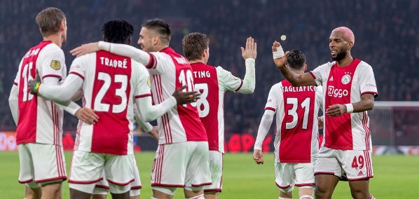 Foto: Van Ajax-speler tot café-eigenaar: “Ze kennen mij nog”