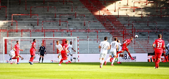 Foto: Minuut stilte in Bundesliga: “Veel dank en waardering”