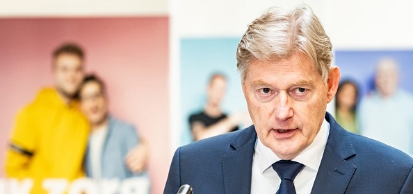 Foto: Minister over KNVB-plan: “Aan beide kanten nog wat huiswerk”