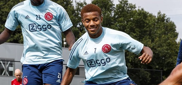 Foto: Neres maakt héérlijke goal op Ajax-training (?)