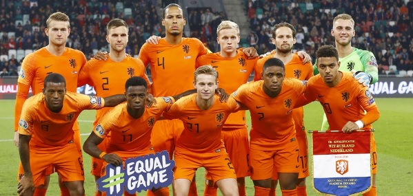 Foto: Oranje in leeg stadion tegen Polen en Italië