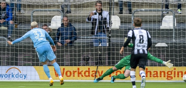 Foto: PSV loopt tegen eerste puntenverlies aan door dubieuze penalty