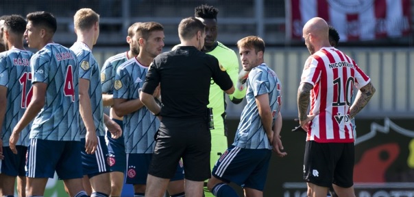 Foto: Ajax-fans koken van woede: “Flikker op zeg, wat een droefpegel”