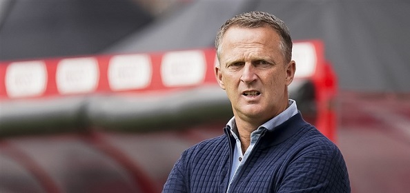 Foto: Van den Brom reageert op transfer: “Weet hoe de verhoudingen liggen tegen Ajax”