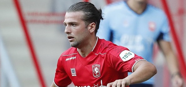 Foto: FC Twente zwaait aanvaller per direct uit: ‘Hij was niet gelukkig’