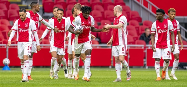 Foto: Kijkers Ajax-Heerenveen vernietigend: ‘Krankzinnig’