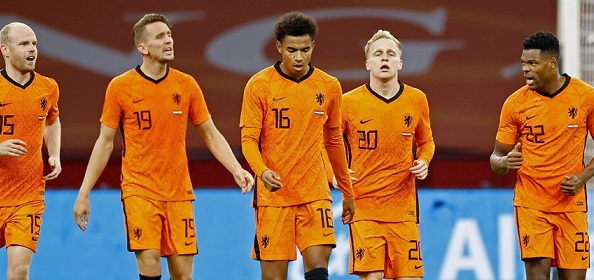 Foto: Opstelling Oranje: Frank de Boer verrast iedereen