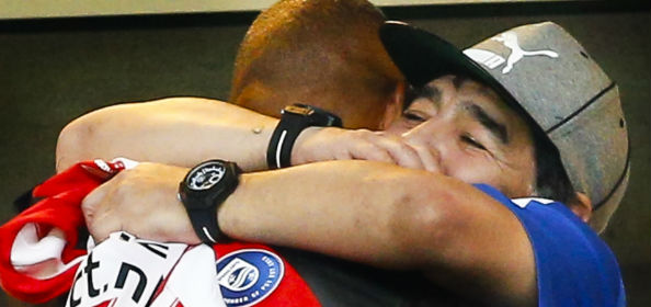 Foto: Valdano barst in tranen uit na nieuws over Maradona (?)