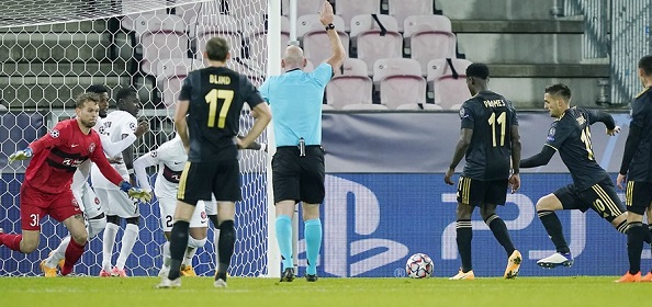 Foto: Ajax worstelt zich naar CL-zege na perfecte start