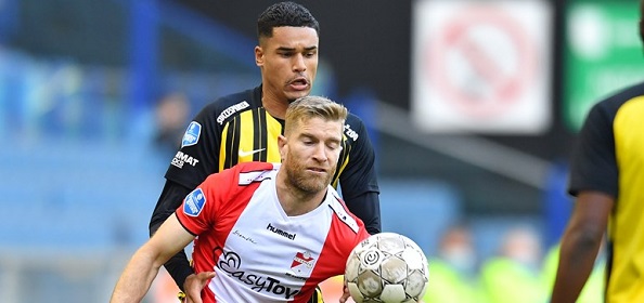 Foto: Vitesse wint wéér ondanks rode kaart Bazoer