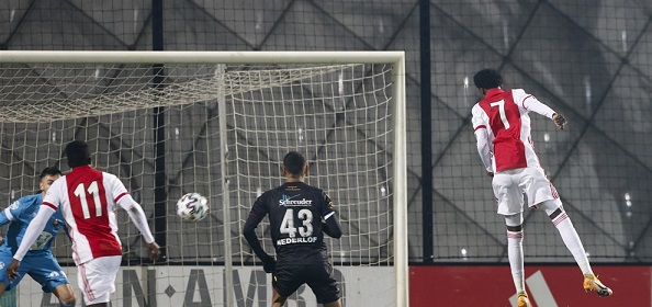 Foto: Jong Ajax na rode kaart Bandé onderuit tegen Telstar