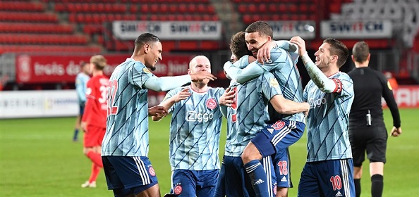 Foto: Ajax-fans geloven Ten Hag niet: “Die komt dus”