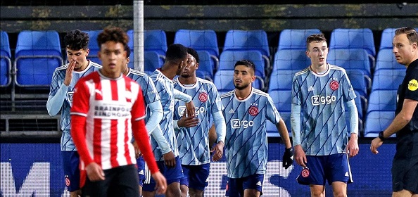 Foto: PSV-supporters woedend op Ajacied: “Crimineel”