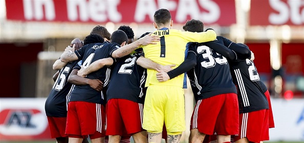 Foto: Kijkers AZ-Feyenoord halen uit: ‘Heeft-ie in de kroeg gezeten?’