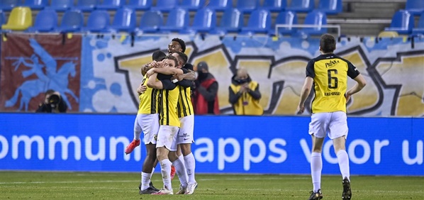 Foto: Vitesse maakt na goal Giakoumakis gehakt van VVV