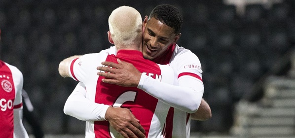 Foto: Sébastien Haller kijkt ogen uit bij Ajax: ‘Hij is geobsedeerd’