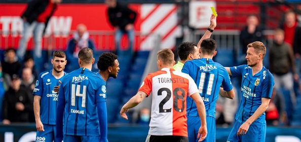 Foto: Eredivisiespeler verdacht van matchfixing met gele kaart
