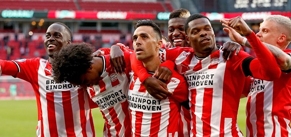 Foto: PSV hoopt en kijkt gespannen naar United