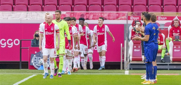Foto: Ajax-fans fileren peperdure ‘miskoop’: “Wat een prutser”