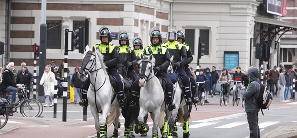 Foto: Halsema en politie doodsbang voor Ajax-rellen