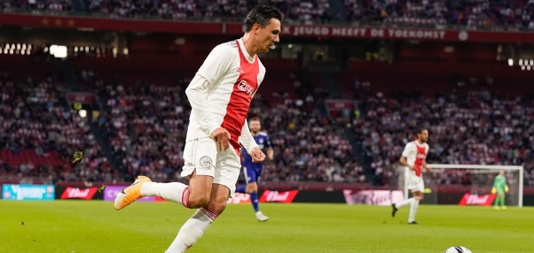 Foto: Ajacieden gaan los over actie Berghuis naar Ajax-fan