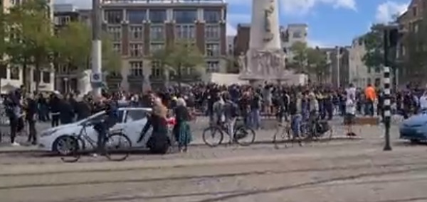 Foto: Fans Besiktas nemen Amsterdam over richting Ajax-uit (?)