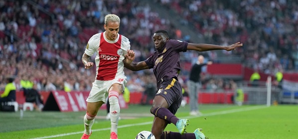 Foto: Kijkers Ajax-Groningen gaan los: ‘Vies!’