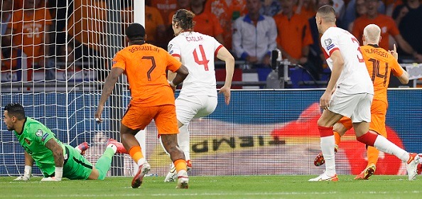 Foto: Oranje pakt koppositie na 6-1 zege op Turkije